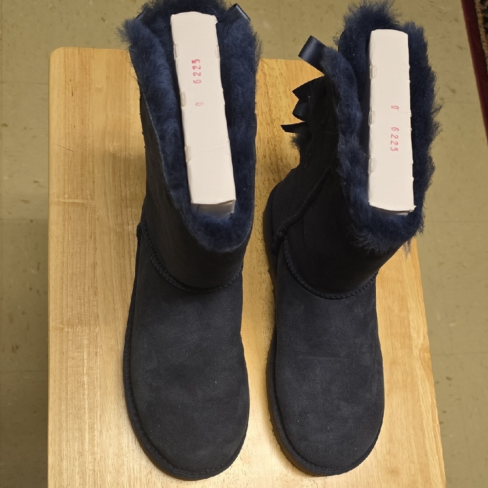 UGG Cozy Women's Navy Blue Bailey BOW II